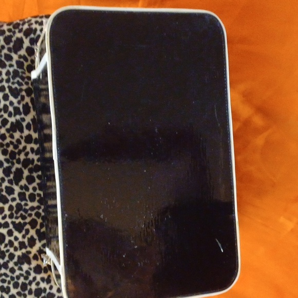 VINTAGE LANCOM VINYL BLACK/WHITE TRIM RED SILKY INSIDE TOWER ZIP PULLS BOX - Picture 11 of 16